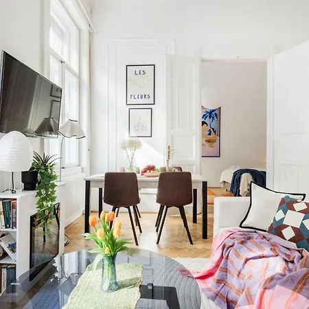 Apartment Discover Your Retreat-walk To Downtown Budapest