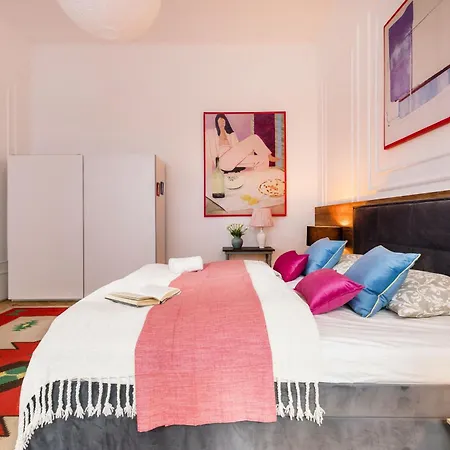 Διαμέρισμα Discover Your Retreat-walk To Downtown *