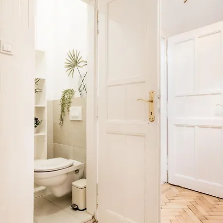 Discover Your Retreat-walk To Downtown Apartment Budapest