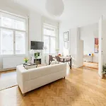 Discover Your Retreat-walk To Downtown