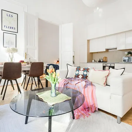 Discover Your Retreat-walk To Downtown *