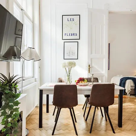 Discover Your Retreat-walk To Downtown Apartman