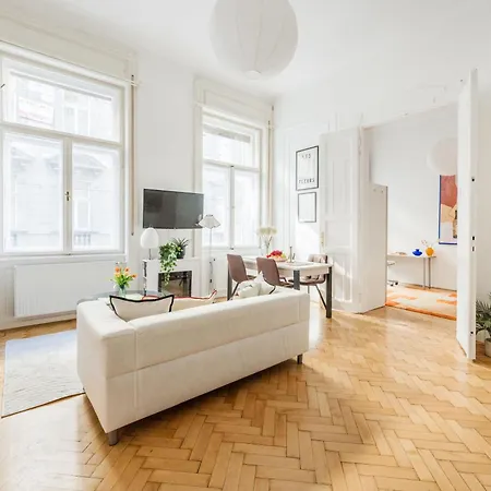 Discover Your Retreat-walk To Downtown