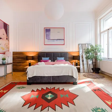 Discover Your Retreat-walk To Downtown *