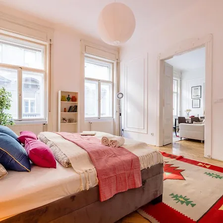 Discover Your Retreat-walk To Downtown