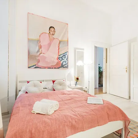 Discover Your Retreat-walk To Downtown Apartman Budapest