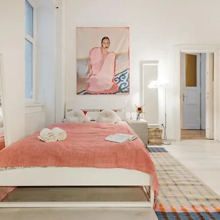 Discover Your Retreat-walk To Downtown *