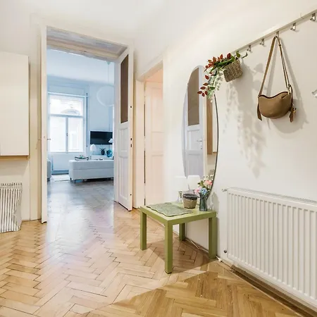 Discover Your Retreat-walk To Downtown