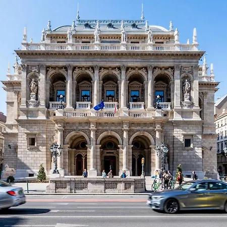 Discover Your Retreat-walk To Downtown Apartman Budapest