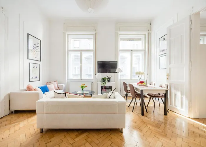 Discover Your Retreat-walk To Downtown Daire *