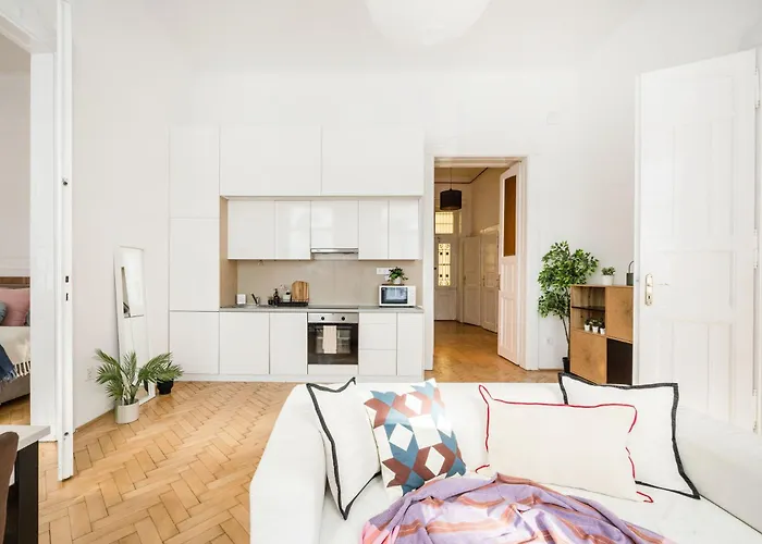 Discover Your Retreat-walk To Downtown Daire *