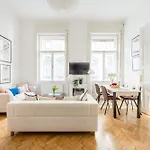 Discover Your Retreat-walk To Downtown Appartement *