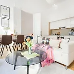 Discover Your Retreat-walk To Downtown *
