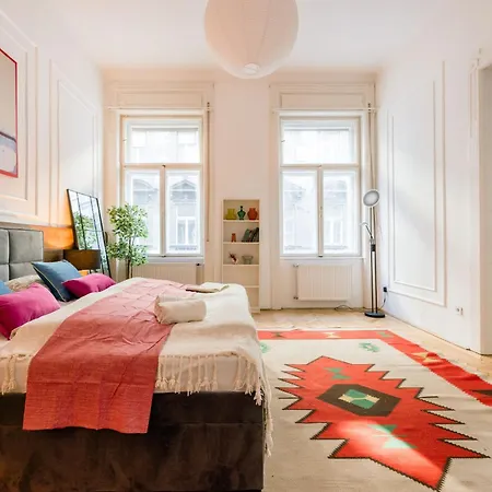 Discover Your Retreat-walk To Downtown Apartamento Budapest